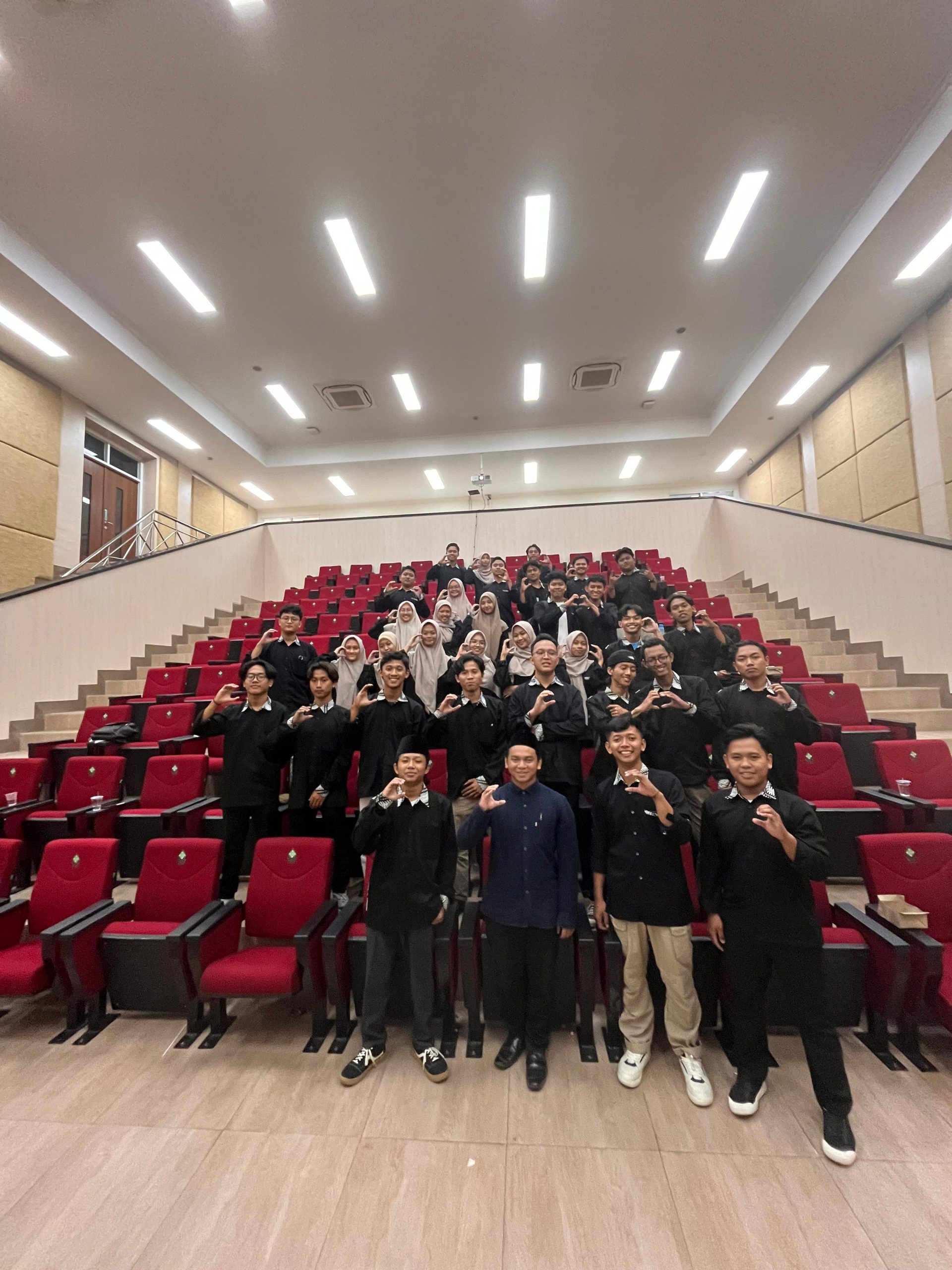 Upgrading Pengurus CSSMoRA UIN Walisongo 2024-2025: Meningkatkan Solidaritas Demi Organisasi yang Berkualitas